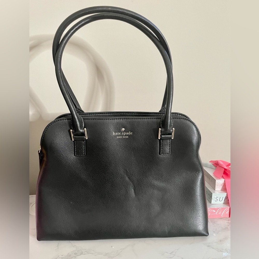 Kate Spade Satchel purse. Like new only worn once. Crossbody strap included